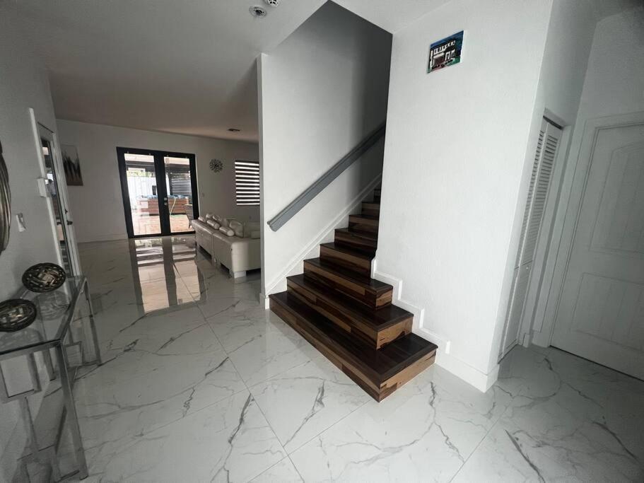 Villa Yenya Miami Exterior photo
